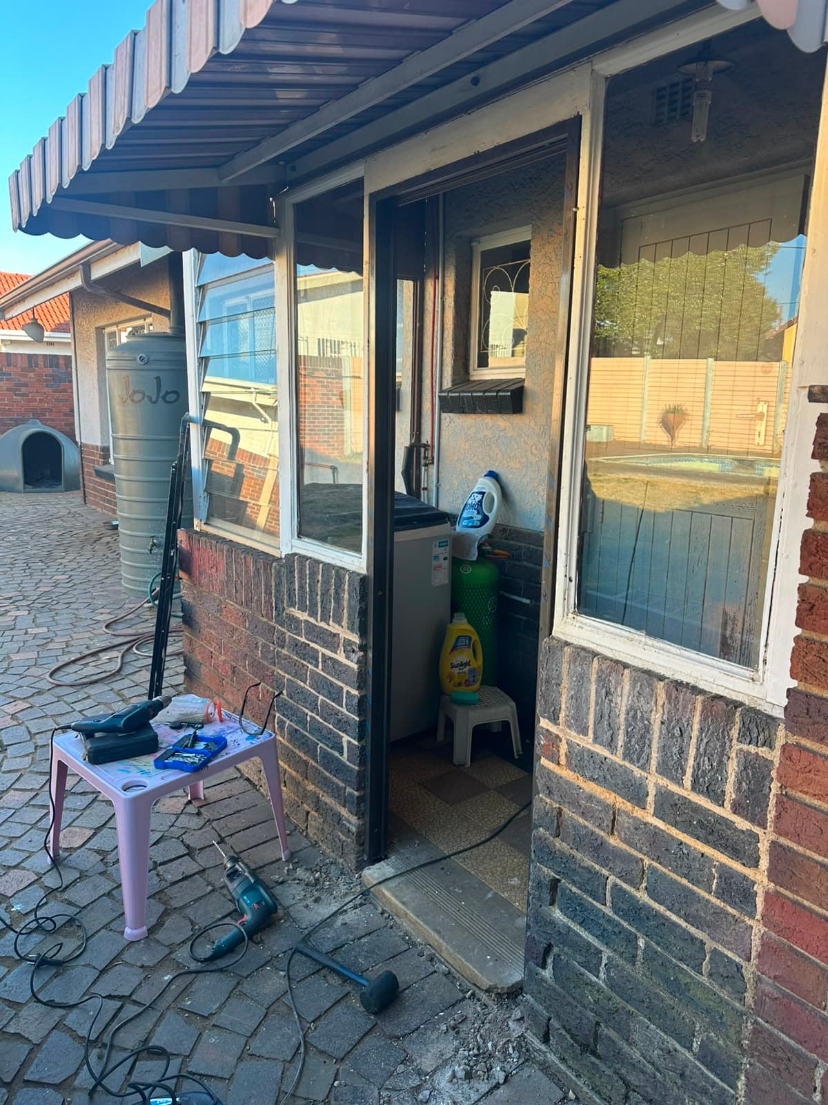 Aluminium Single-Hinged Door Replacement project photo 2