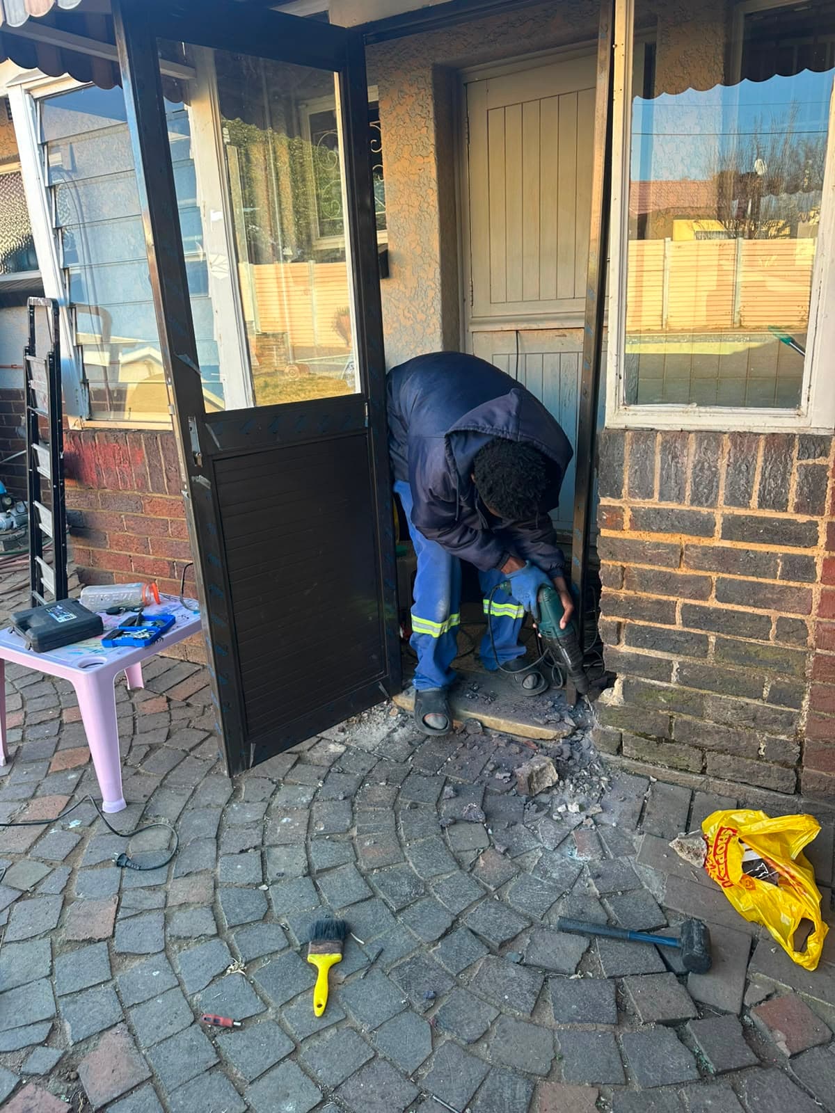 Aluminium Single-Hinged Door Replacement project photo 5
