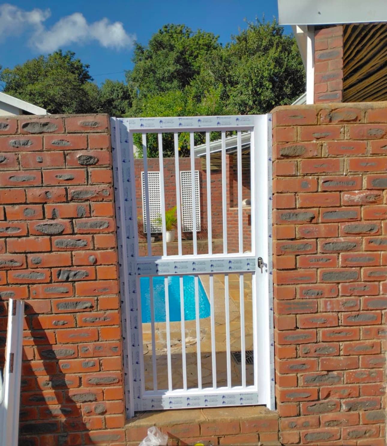 Aluminium Single-Hinged Gate Replacement project photo 3